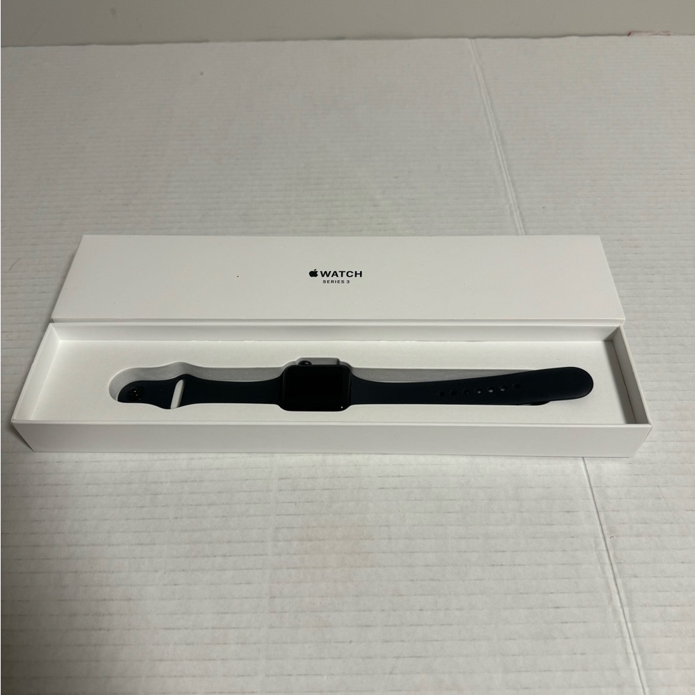 Apple Watch Series 3 38mm Space Gray Aluminum Black Sport (GPS) Model A1858